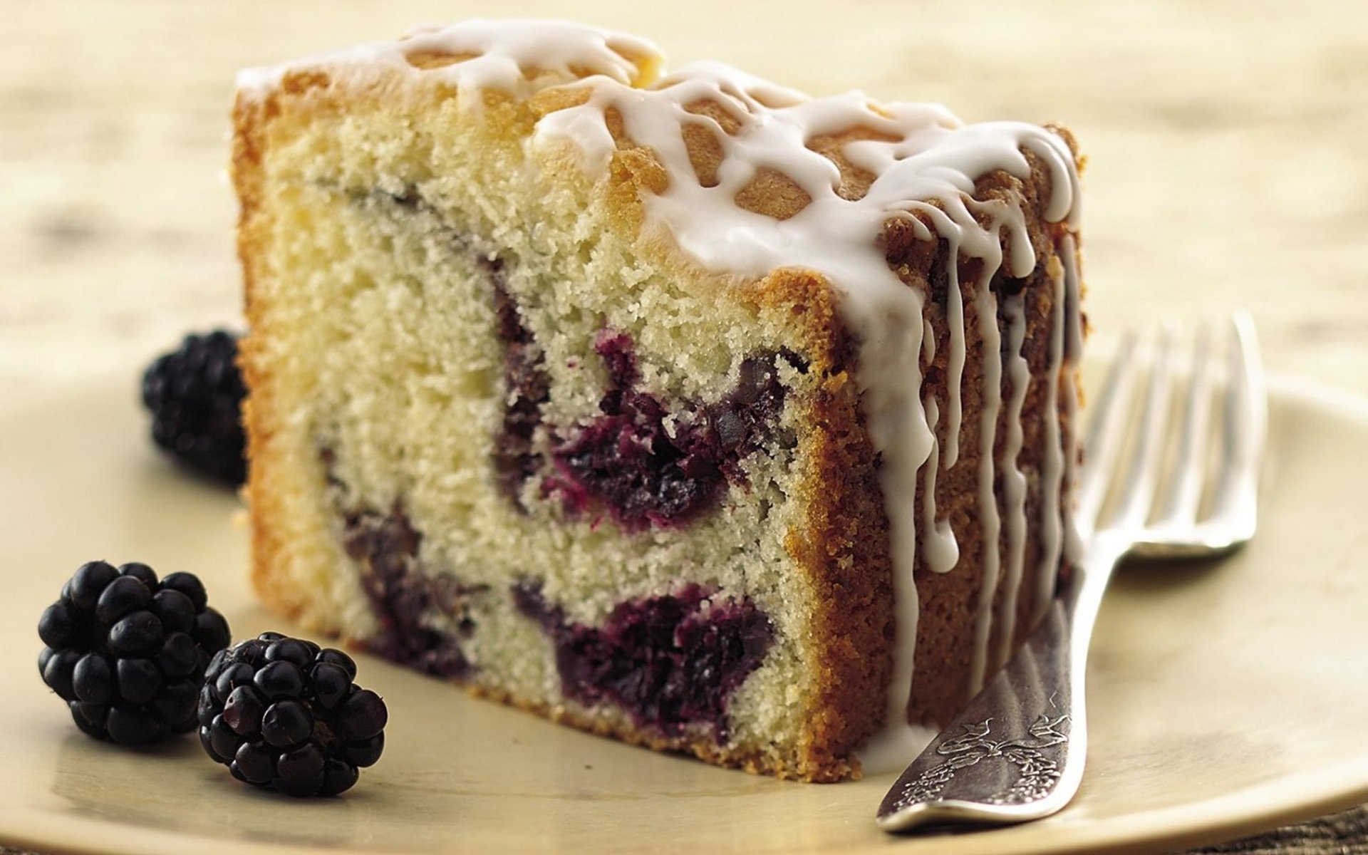 cake white chocolate blackberry