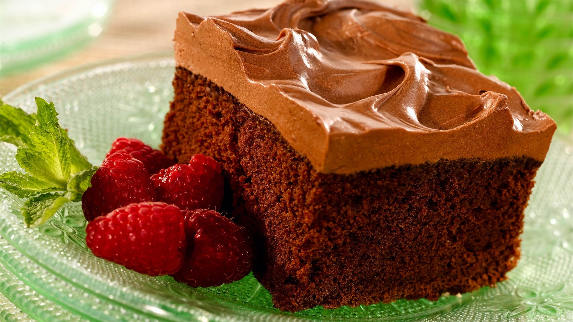repas dessert appétissant mets délicat tarte crème chocolat framboises baies verts assiette miam-miam