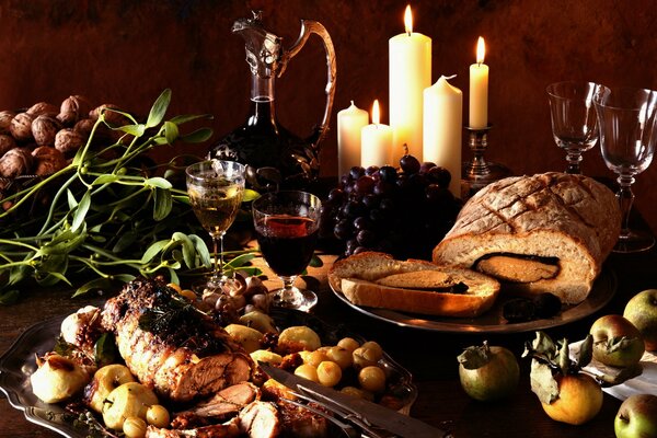 La carne en el rollo de la naturaleza muerta es hermosa