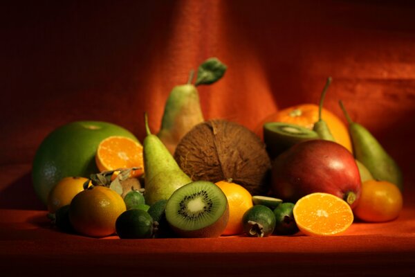 Frutas deliciosas en la mesa