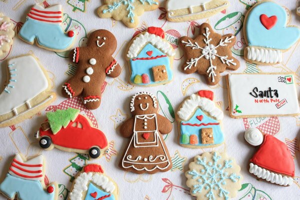 Marzipan-Lebkuchen auf dem Tisch zum Thema Weihnachten