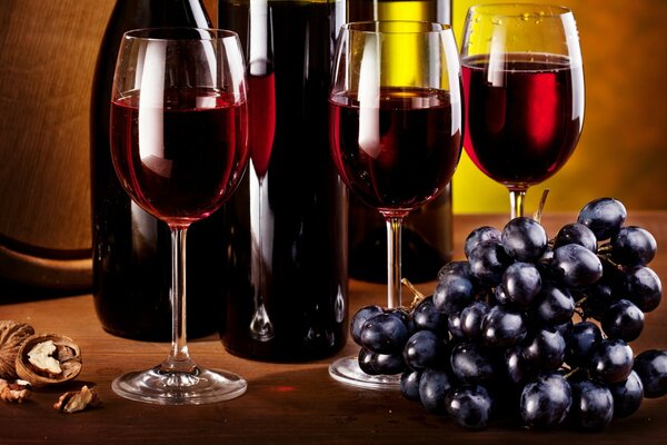 Vino rosso in bicchieri