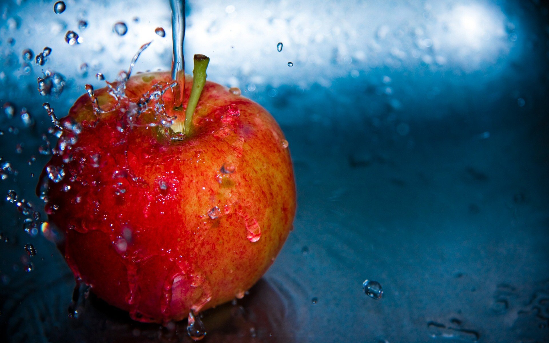 eau pomme gouttes