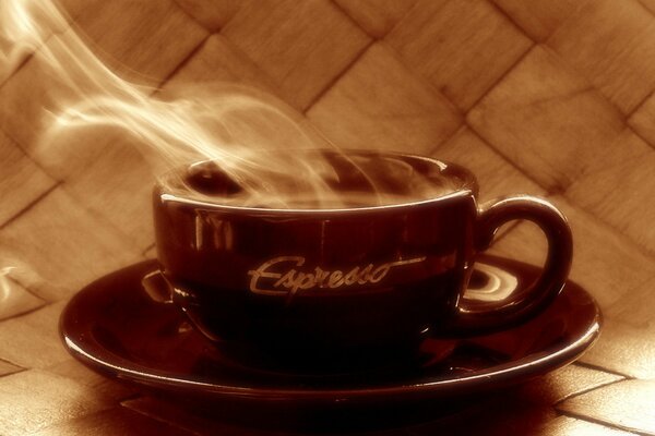 Une tasse de café le matin revigore