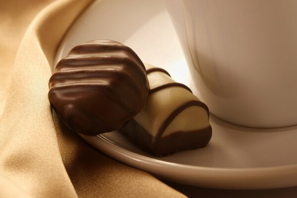 Tasse de café et bonbons sucrés