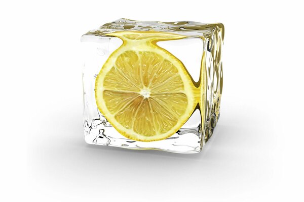 Congelo un limón en un cubo de hielo cada vez que tomo una bebida refrescante
