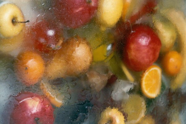 Photo inhabituelle-fruits sous la glace