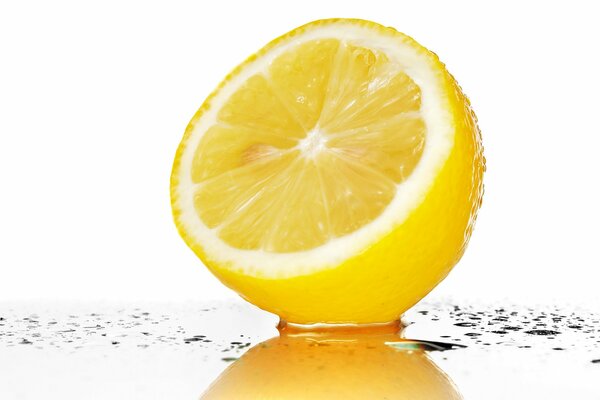 Macro lemon with water splashes fruit banana with spring water