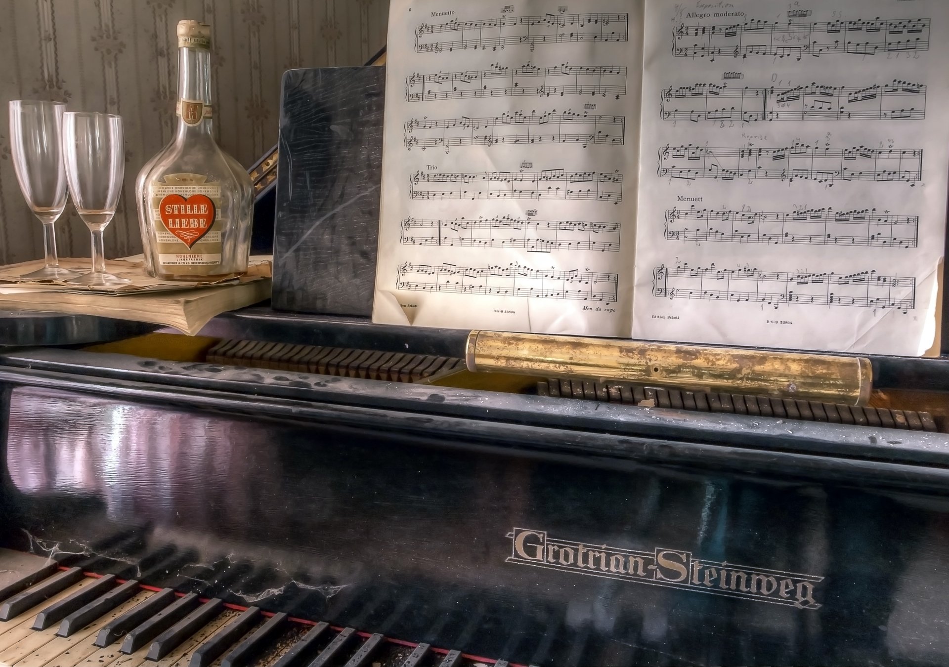 klavier noten musik flasche