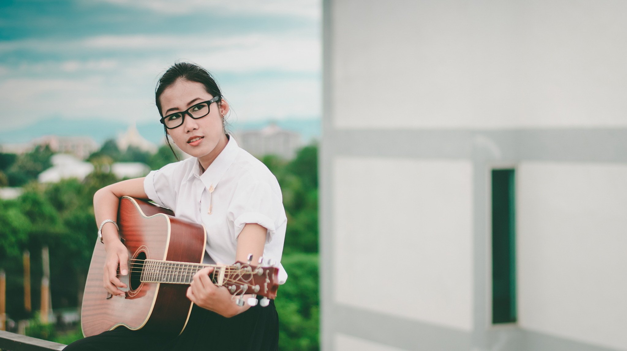 chica guitarra música