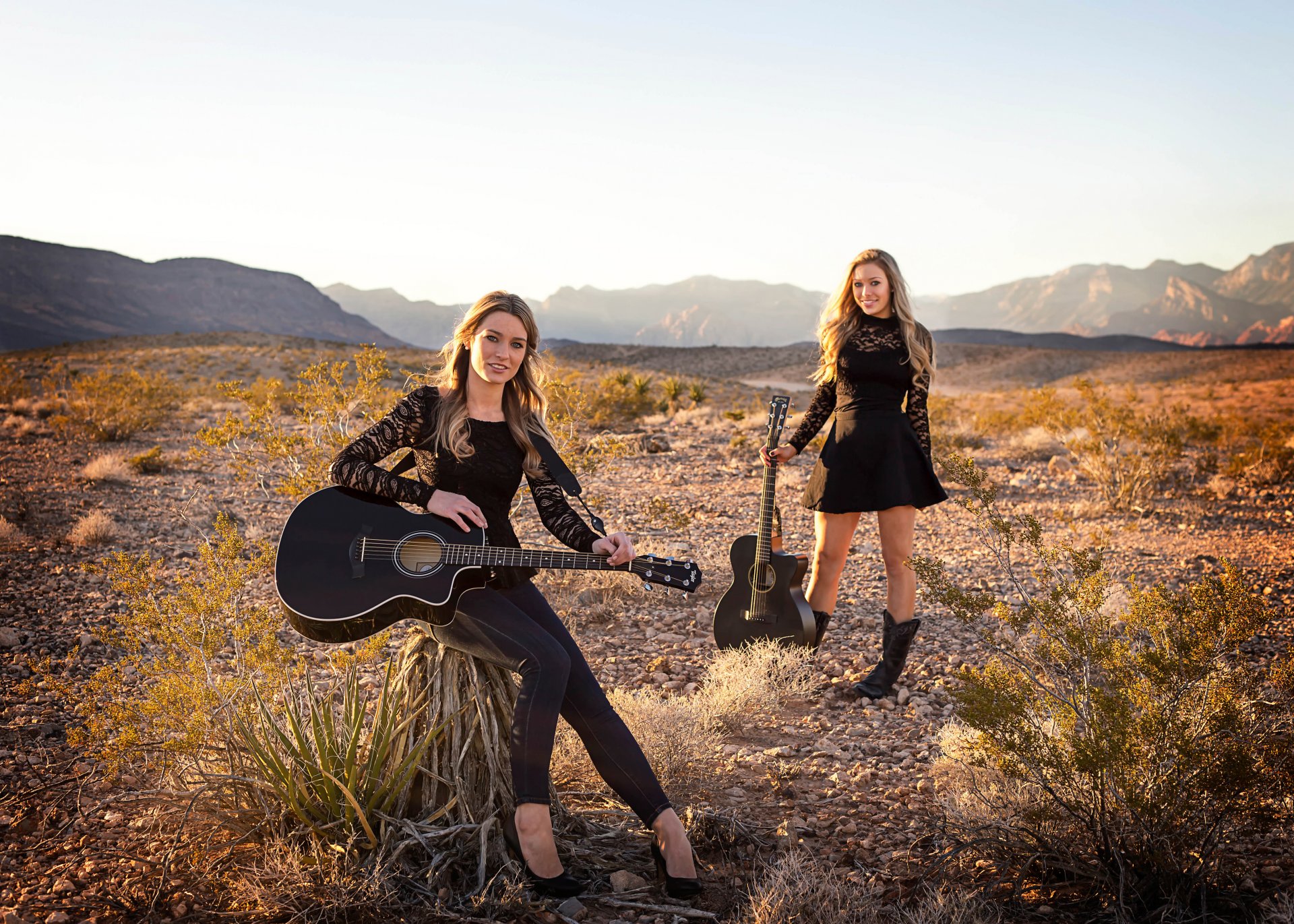 jill y julia dúo musical guitarras wildfire