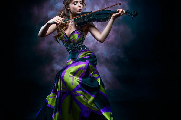 Inusual sesión de fotos violinistas en tonos oscuros
