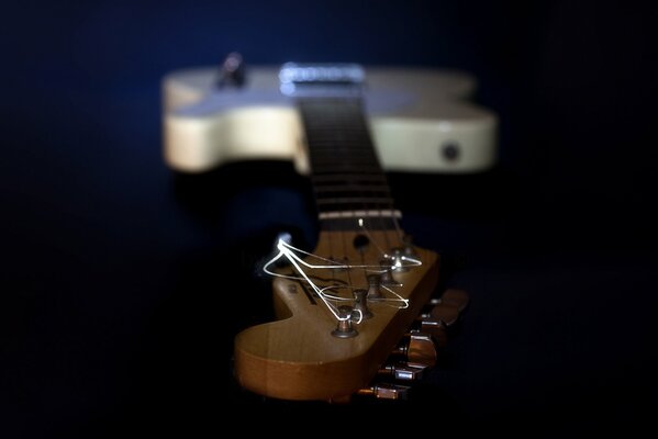 Четкое изображение грифа гитары