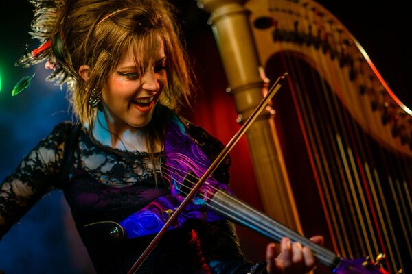 Performance di Lindsey Stirling con violino