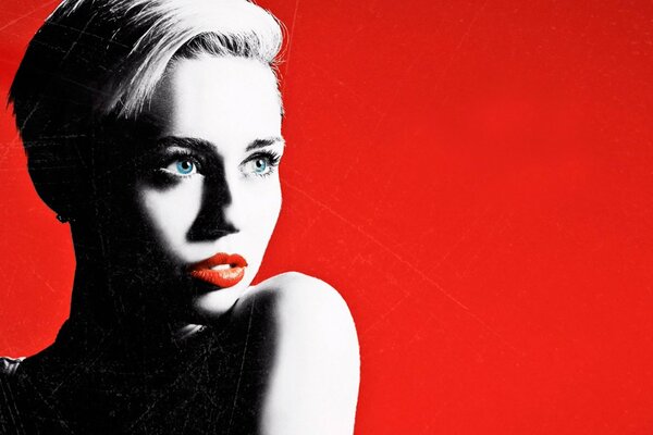 Miley Cyrus gros plan sur fond rouge