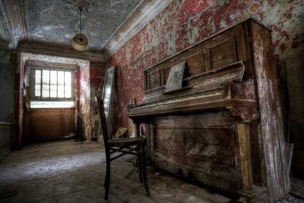 A dilapidated piano in a deserted apartment