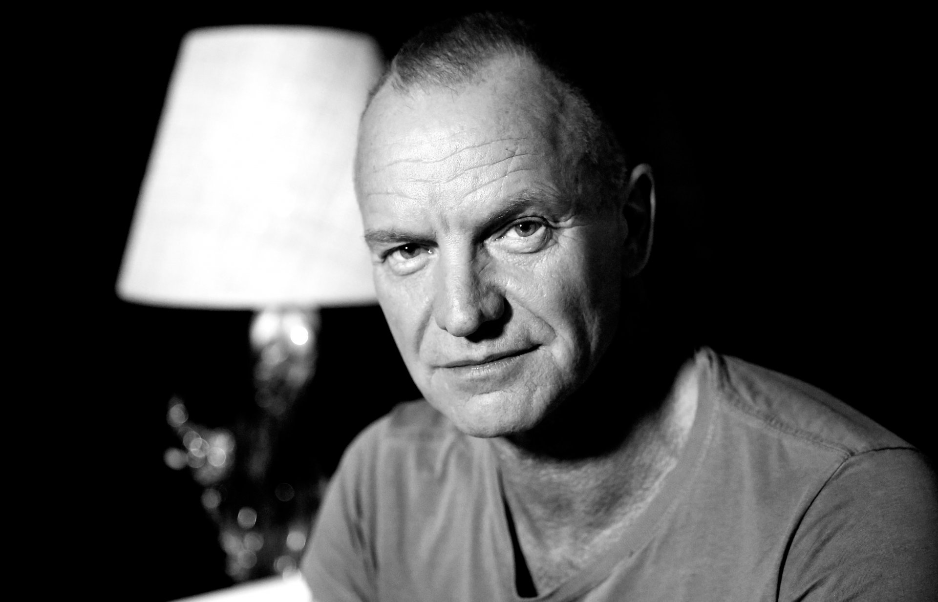 sting gordon matthew thomas sumner musicien de rock britannique rock pop nouvelle vague reggae jazz new age soul aux yeux bleus