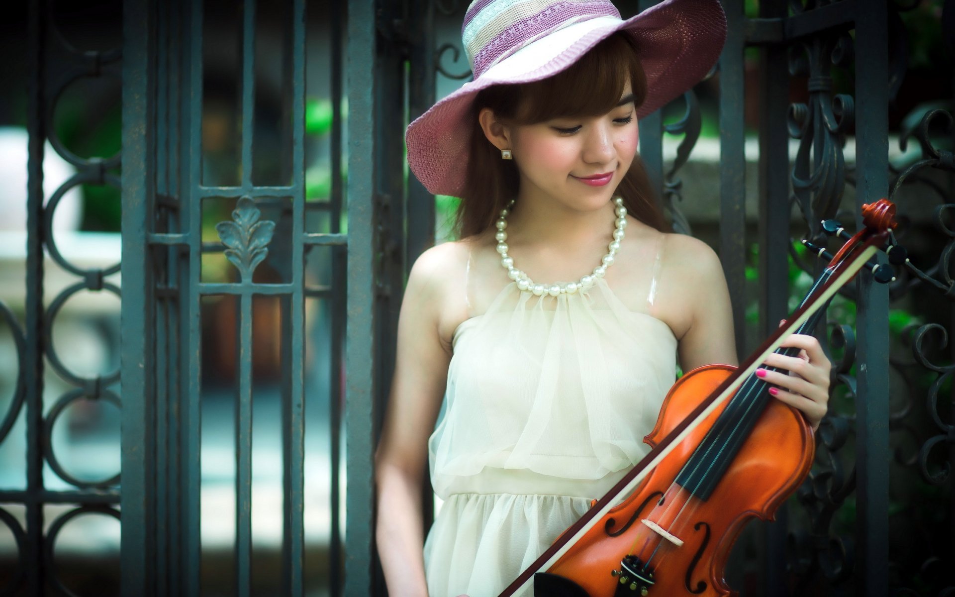 ragazza asiatica violino musica