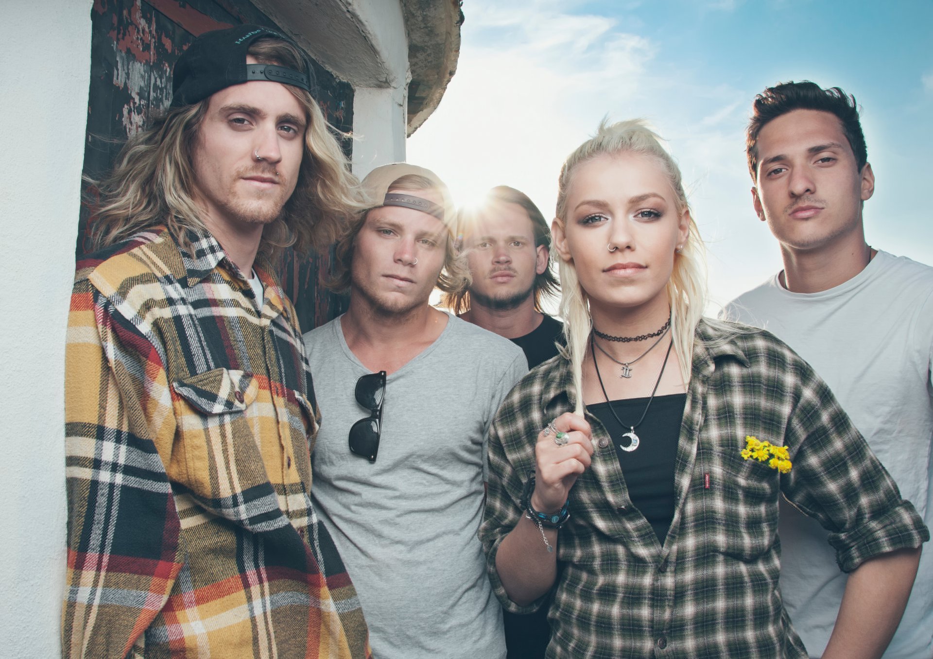 aujourd hui en vie groupe australien pop punk jenna mcdougall jake hardy cam adler matt best whakaio