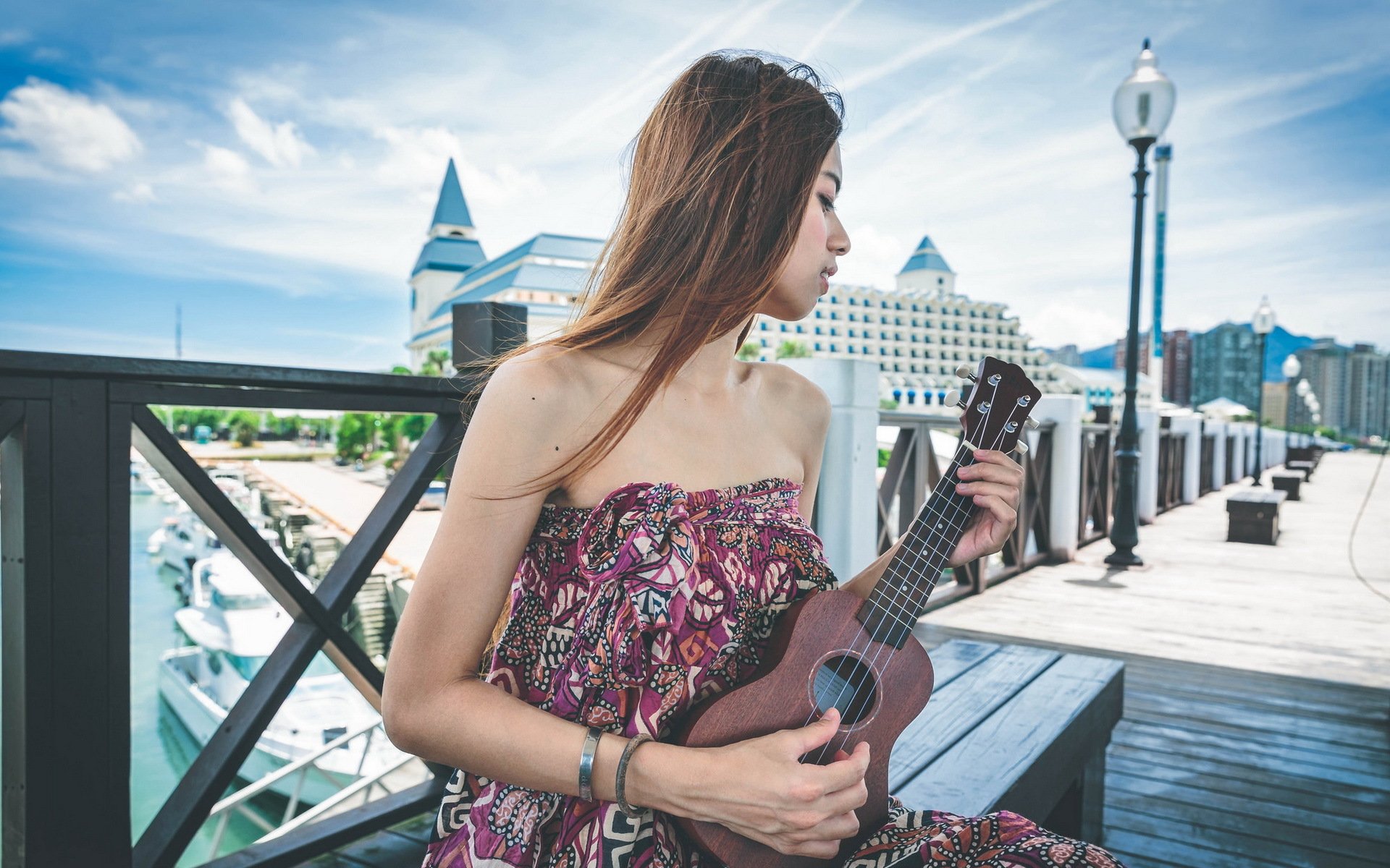 ragazza asiatica chitarra musica