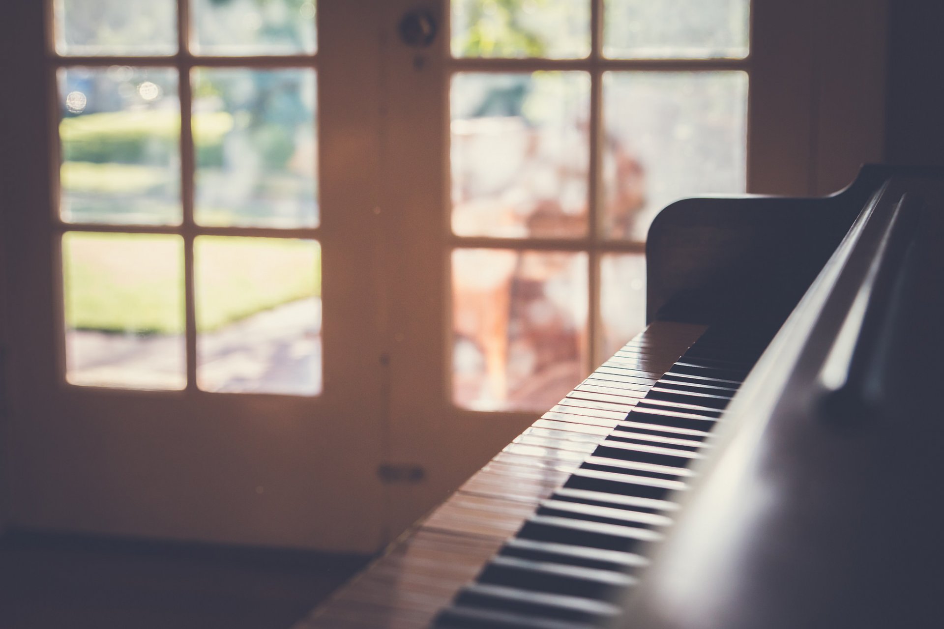 piano key door