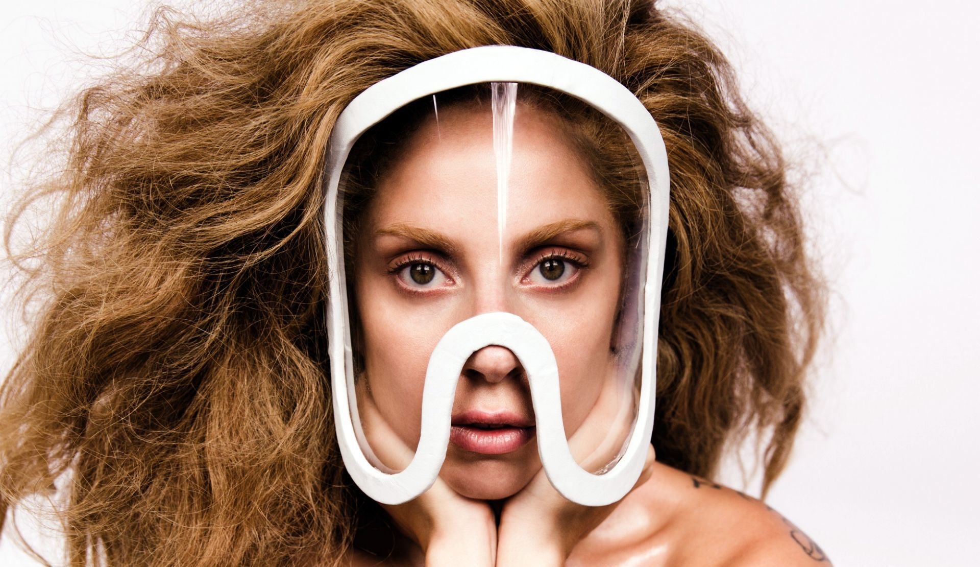 lady gaga artpop foto promocional amapola cantante cabello