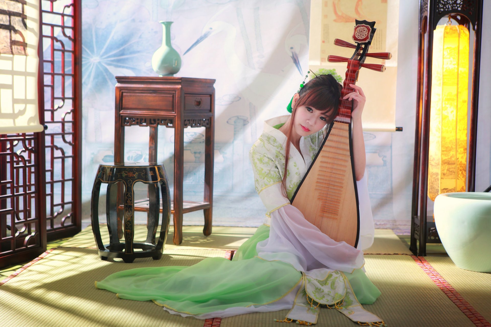 fille asiatique instrument musique