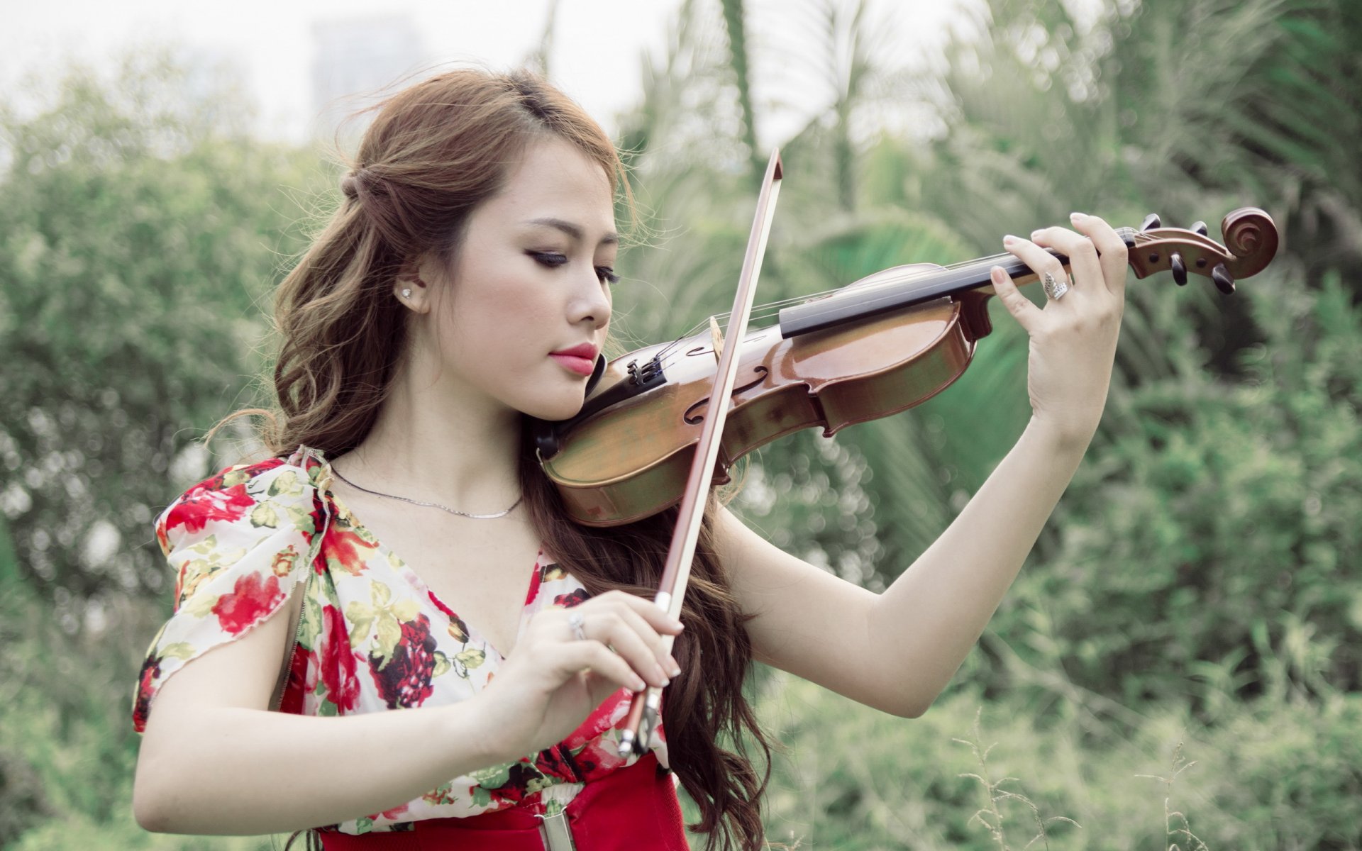 chica asiático violín música