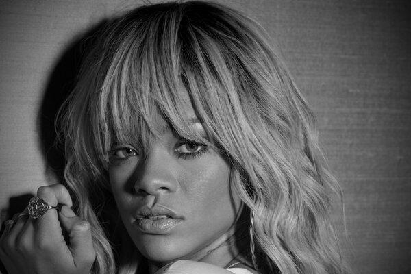 The face in black and white of the singer rihanna
