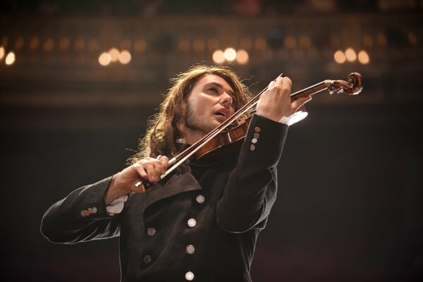 David Garrett interpreta el violinista del diablo de Paganini
