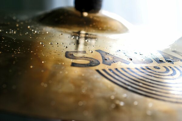Water drops on drum cymbals