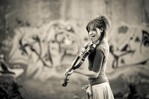 Lindsay Stirling with a violin black and white picture