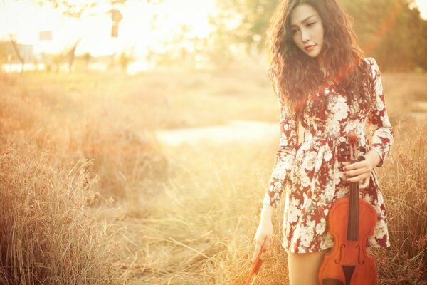 Asian girl with violin