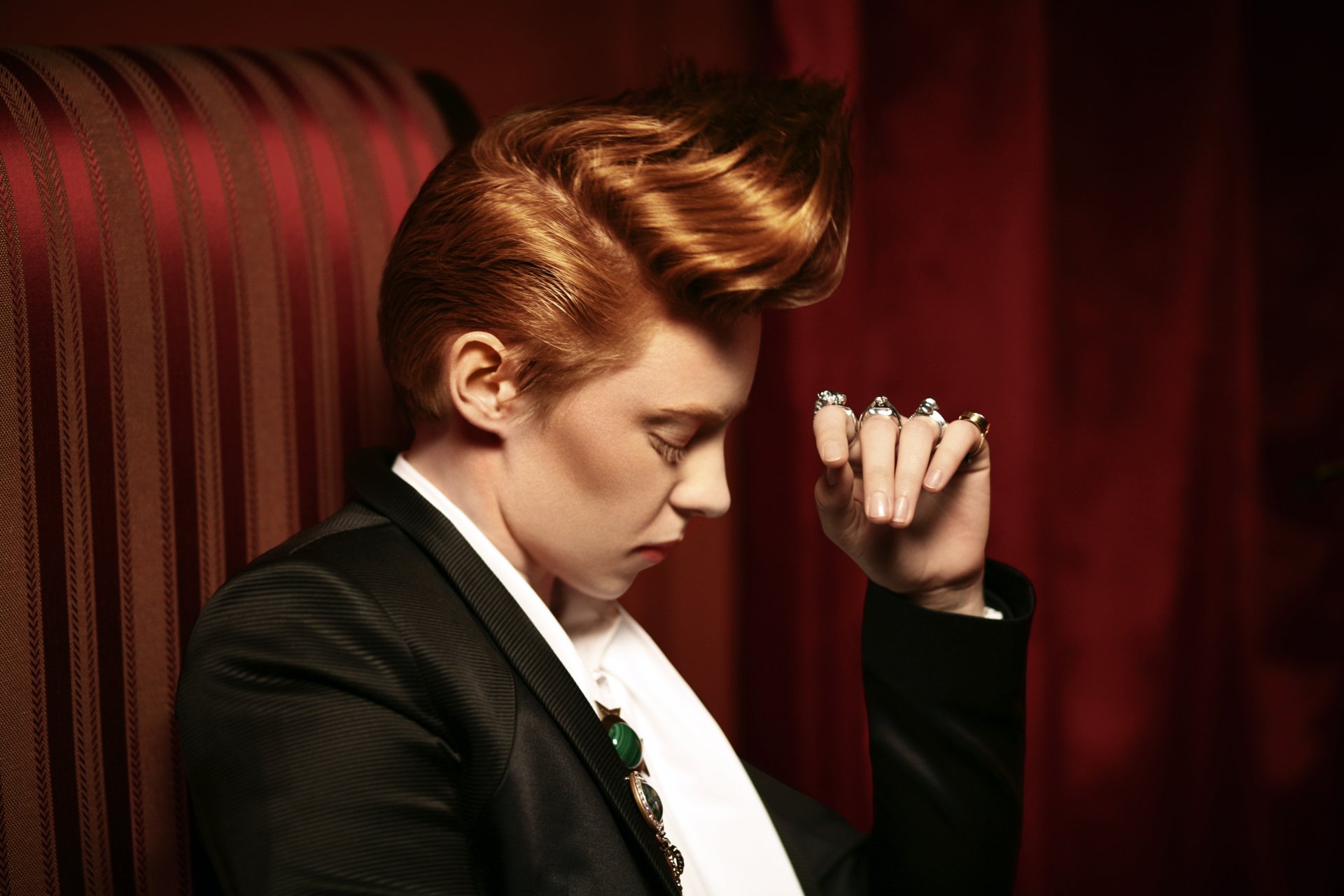 la roux singer red