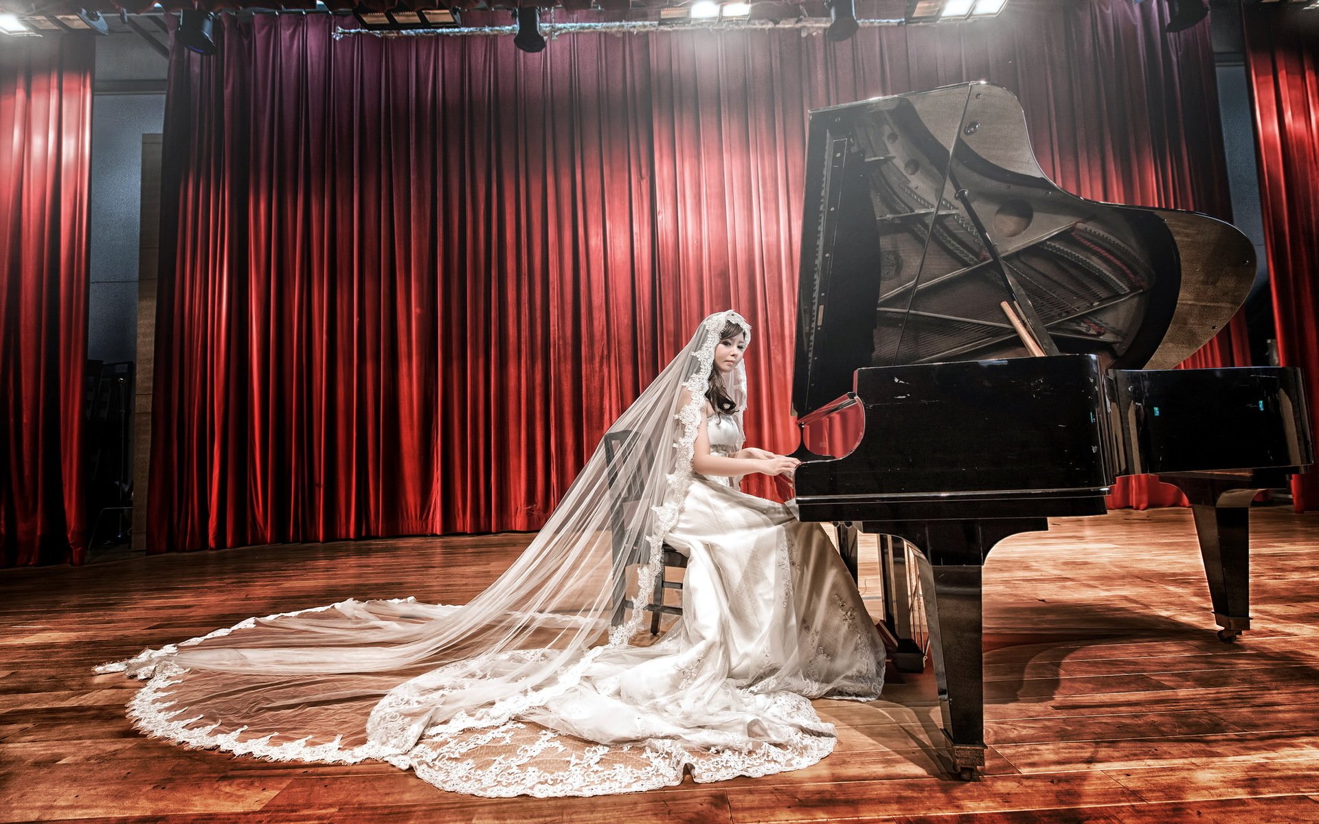 ragazza asiatica pianoforte musica