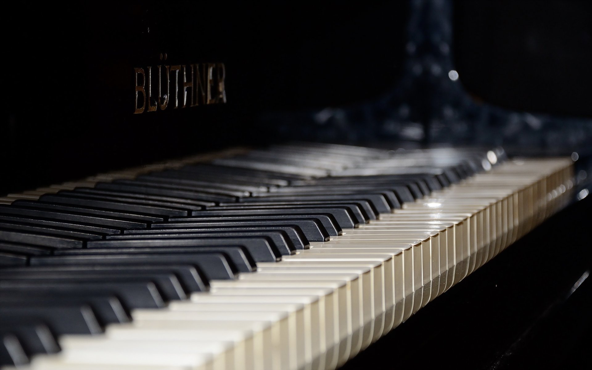 piano close up music