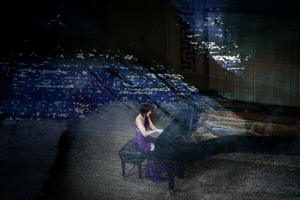 Photo d une jeune fille en robe violette jouant du piano