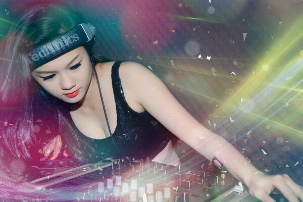 Asiático hermosa chica DJ