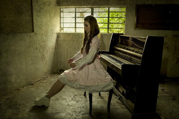 The girl at the piano. Music