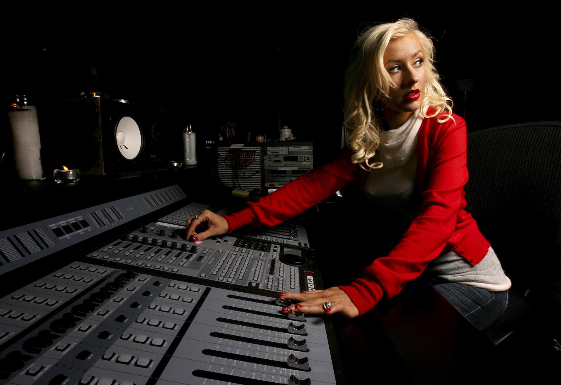 christina aguilera cantante estudio fondo