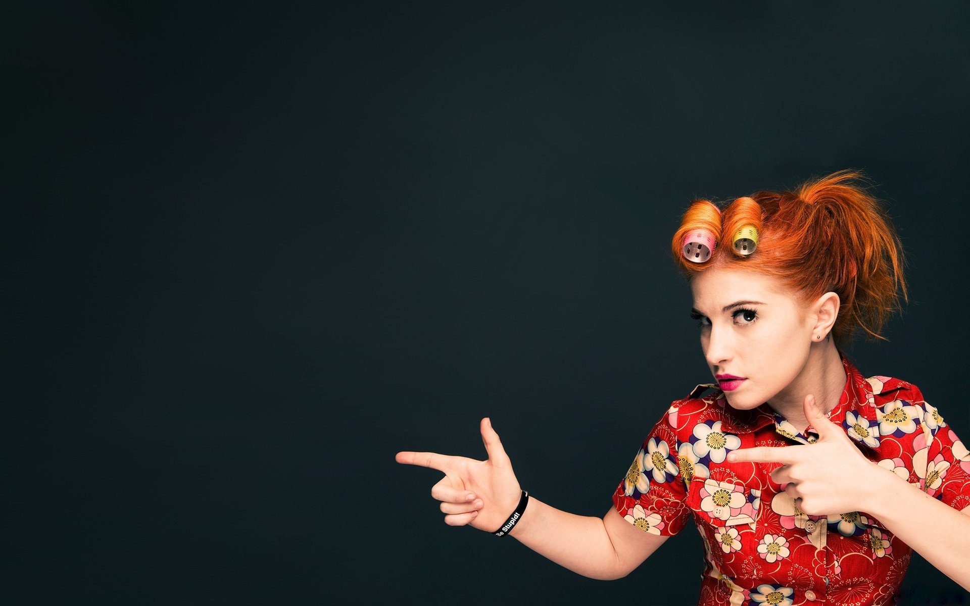 hayley williams celebrity red curler