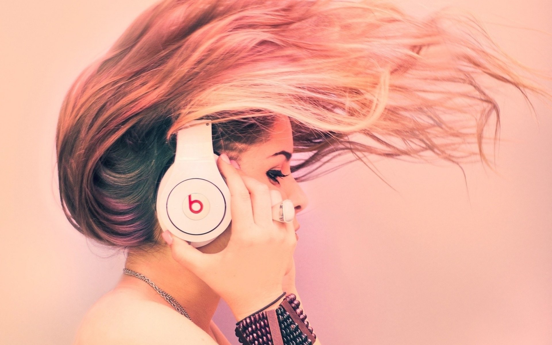 musica ragazza cuffie capelli