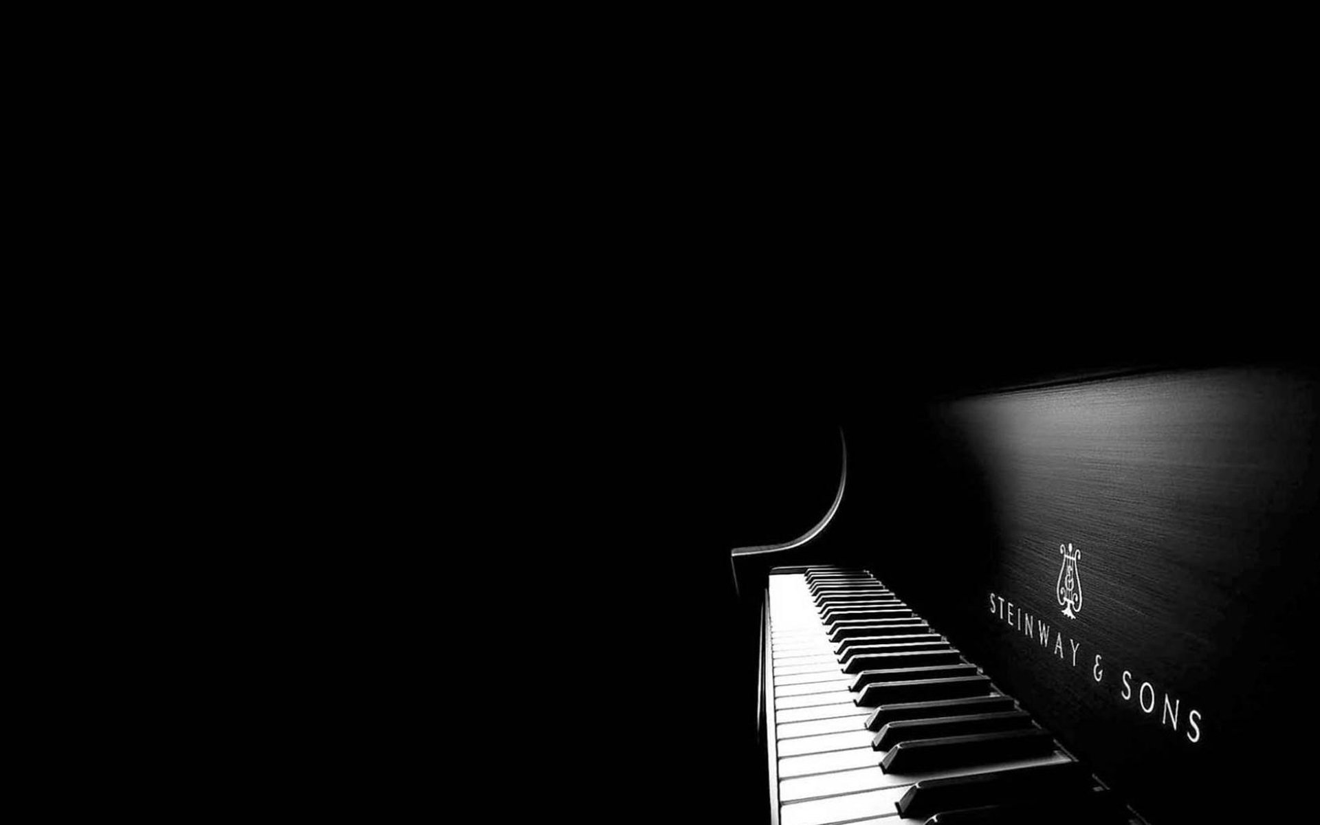 pianoforte a coda bianco e nero tasti