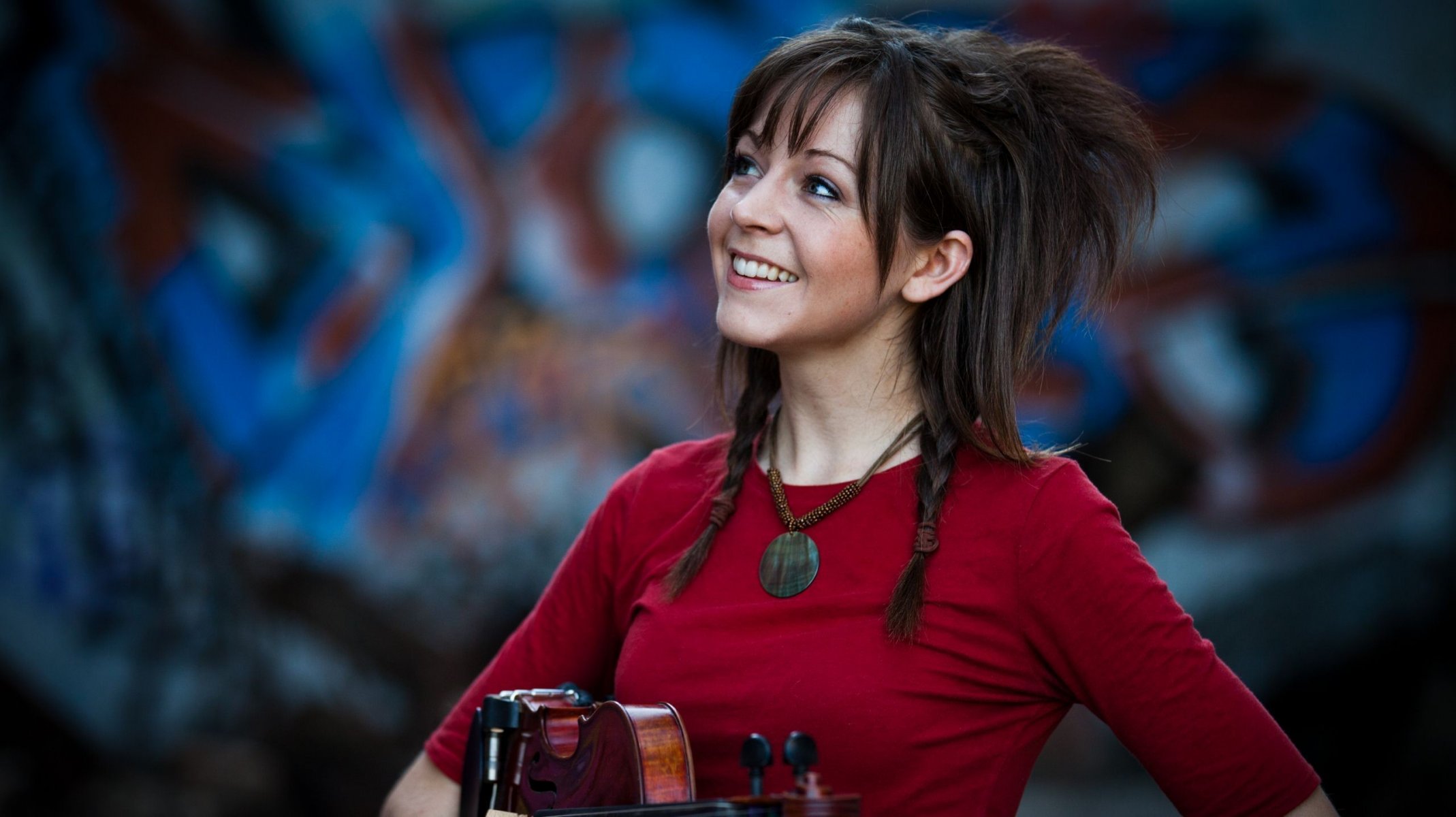 lindsay stirling violín pared graffiti