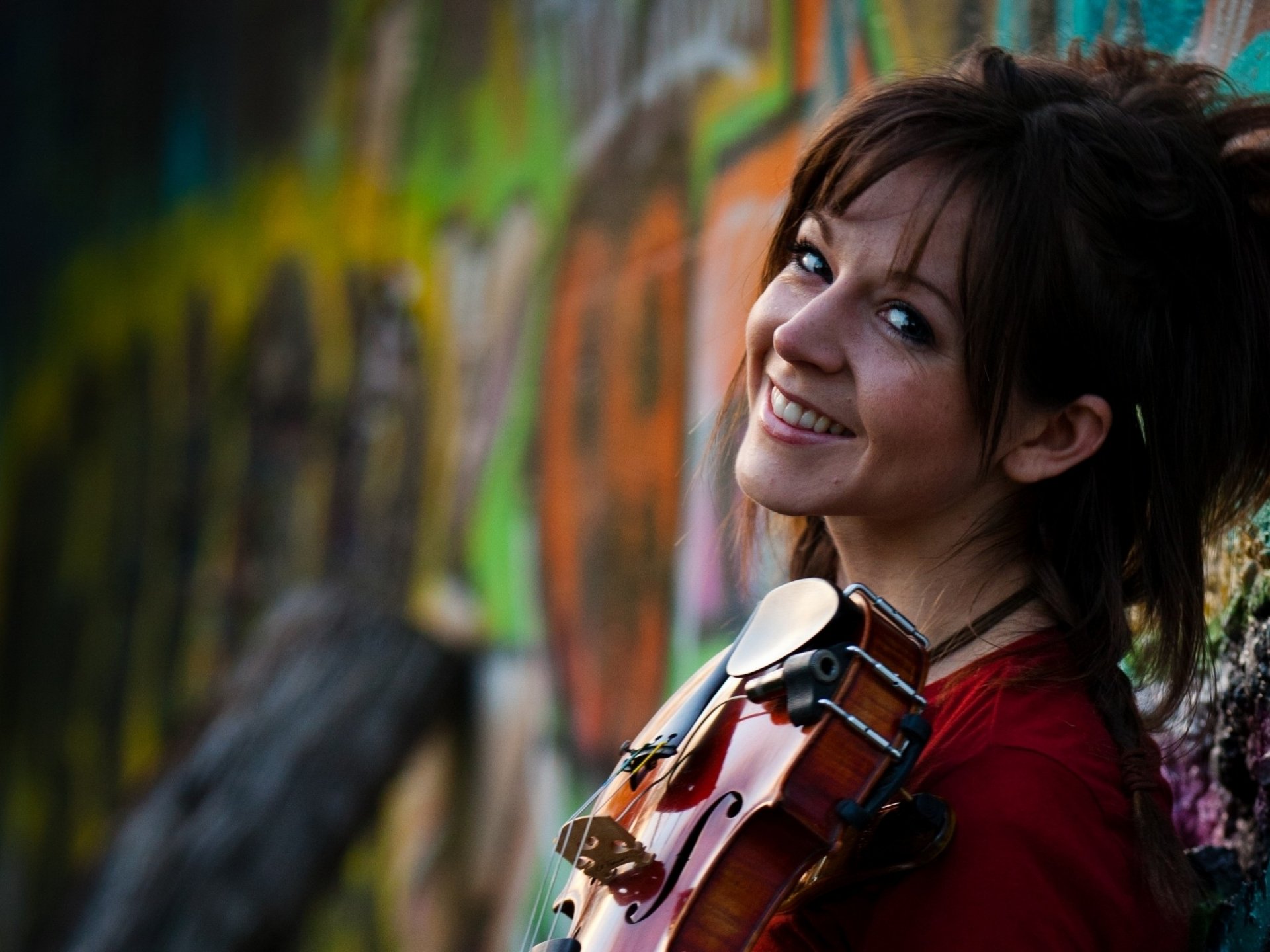 lindsey stirling geige graffiti lächeln