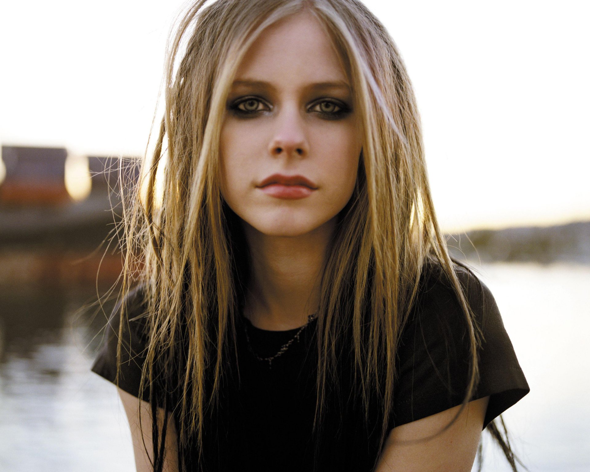 avril lavigne avril lavigne girl look water sunset