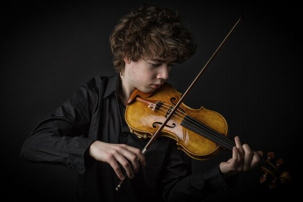 Concierto de violín en la escuela de música