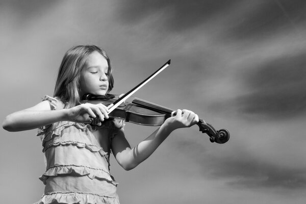 Ragazza che suona il violino