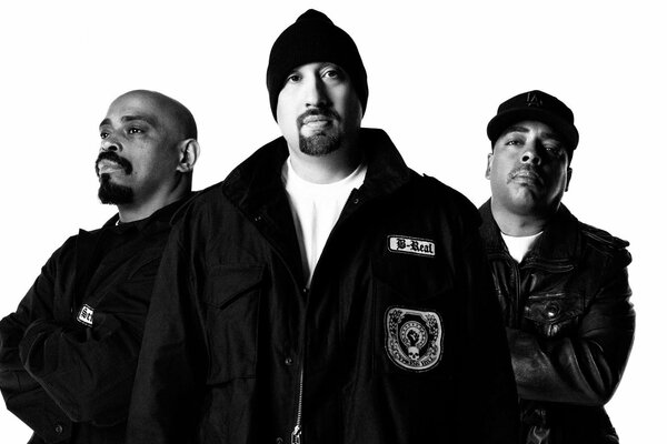 Schwarz-Weiß-Foto von drei Rap-Künstlern