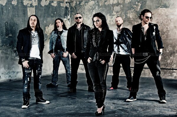 Gruppe in schwarzer lacuna coil